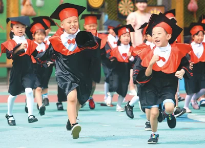 起跑线上,教育“偷跑”何时休?(图1) 起跑线上,教育“偷跑”何时休?(图1)