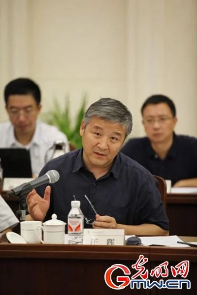 “中产阶层的未来发展趋势与社会治理创新”研讨会举行(图2)