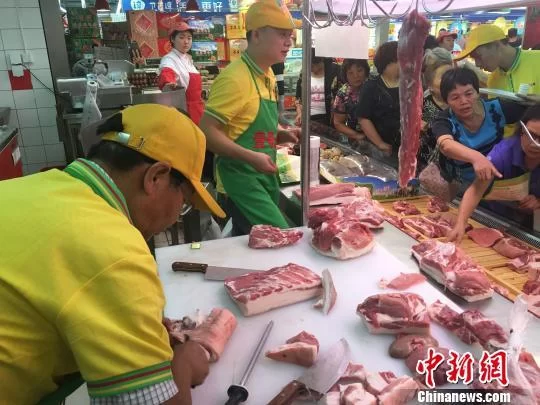 北大才子卖猪肉谈创业:官员慎下海学子先就业(图1) 北大才子卖猪肉谈创业:官员慎下海学子先就业(图1)