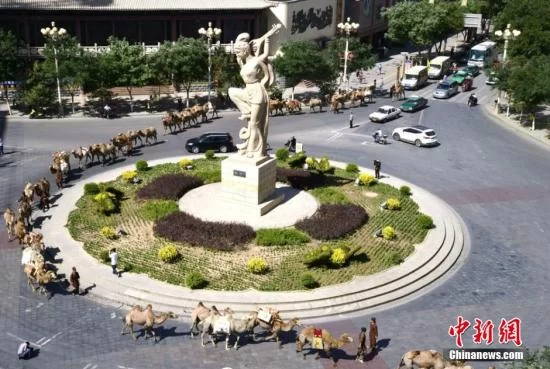 通讯：敦煌“再见”法兰西(图1)