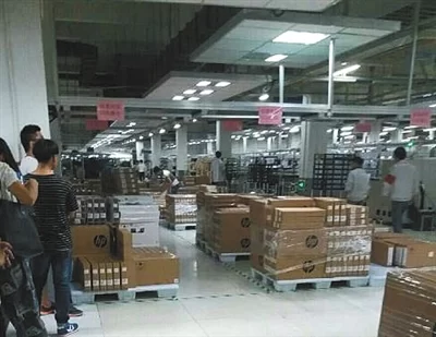 学生每天在车间实习10小时 疑被强制当廉价劳动力(图2) 学生每天在车间实习10小时 疑被强制当廉价劳动力(图2)