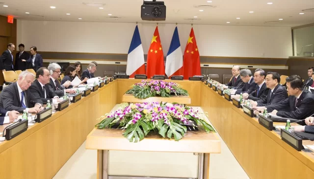 李克强会见法国总统奥朗德(图2)