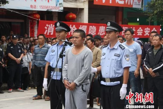云南一村民藏6.2千克炸药获刑6年(图2) 云南一村民藏6.2千克炸药获刑6年(图2)