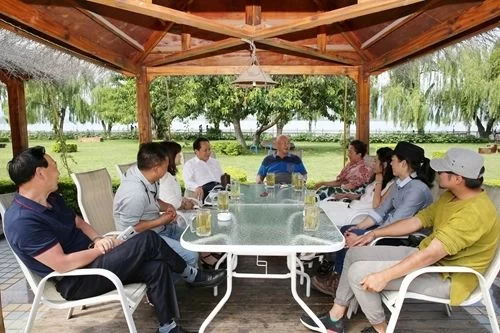 好医生福能源携手艺术家与彝族孩子“共画未来”(图5) 好医生福能源携手艺术家与彝族孩子“共画未来”(图5)