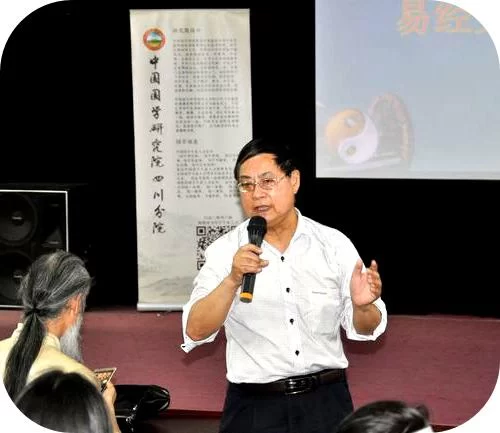 国学进高校 国智智库学者陈红涛银杏学院开讲传统文化(图2) 国学进高校 国智智库学者陈红涛银杏学院开讲传统文化(图2)