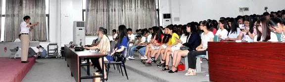 国学进高校 国智智库学者陈红涛银杏学院开讲传统文化(图1) 国学进高校 国智智库学者陈红涛银杏学院开讲传统文化(图1)