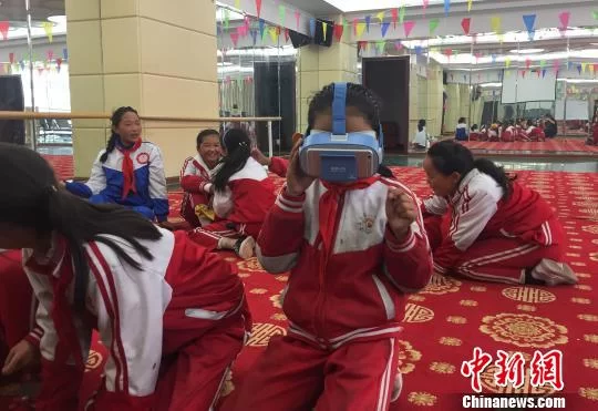 VR未来课堂“登上”雪域高原(图2) VR未来课堂“登上”雪域高原(图2)