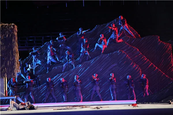 重走红色线路：实景《红色娘子军》“行军”备战7月1日正式公演(图4)