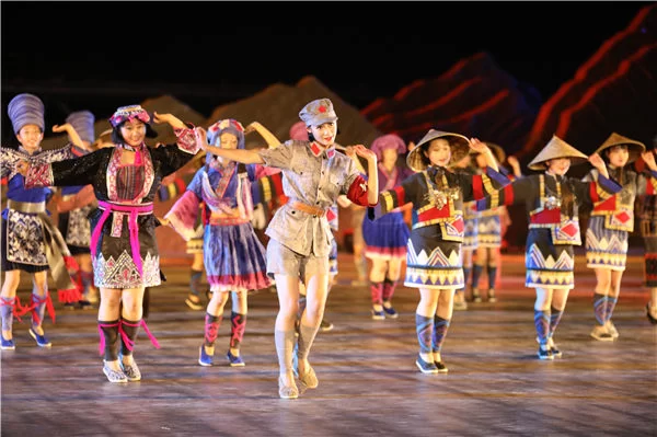 重走红色线路：实景《红色娘子军》“行军”备战7月1日正式公演(图1)