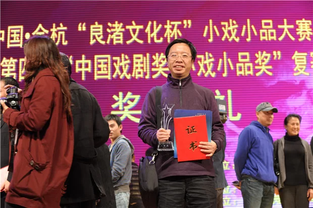 作家秦川:用小品的视角透视当下(图1) 作家秦川:用小品的视角透视当下(图1)