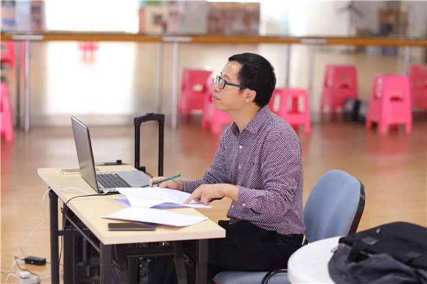 作家秦川:用小品的视角透视当下(图5) 作家秦川:用小品的视角透视当下(图5)