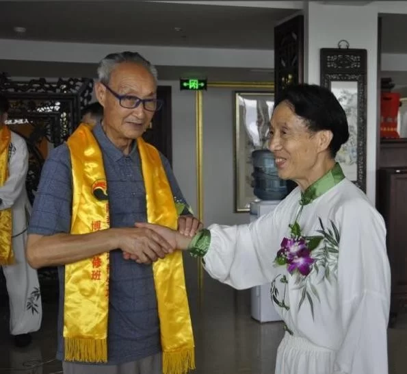 陈红涛教授《经络与人体"核反应堆"》功法讲座获中外专家学者赞誉(图4) 陈红涛教授《经络与人体"核反应堆"》功法讲座获中外专家学者赞誉(图4)