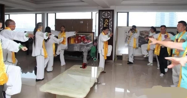 陈红涛教授《经络与人体"核反应堆"》功法讲座获中外专家学者赞誉(图1) 陈红涛教授《经络与人体"核反应堆"》功法讲座获中外专家学者赞誉(图1)