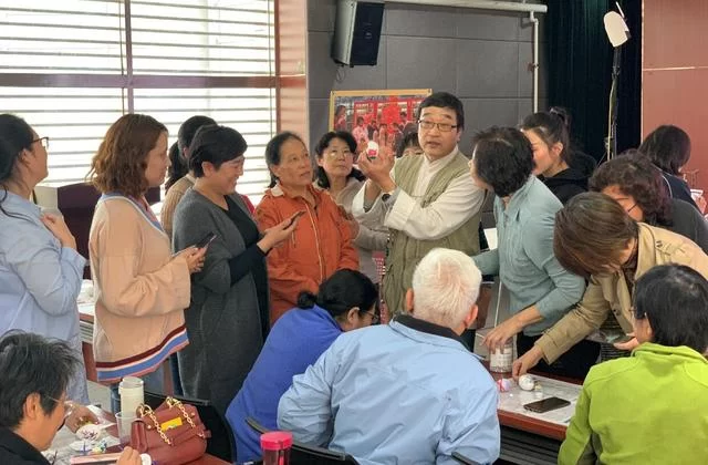 迎重阳非遗主题讲座做客“石图讲坛”——充满想象的生活,从一枚彩蛋开始(图2) 迎重阳非遗主题讲座做客“石图讲坛”——充满想象的生活,从一枚彩蛋开始(图2)