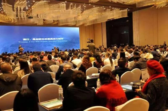 陈红涛教授荣获首届国际医养产业合作大会“养生功法创新奖”(图1) 陈红涛教授荣获首届国际医养产业合作大会“养生功法创新奖”(图1)