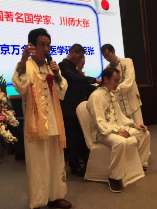 陈红涛教授荣获首届国际医养产业合作大会“养生功法创新奖”(图7) 陈红涛教授荣获首届国际医养产业合作大会“养生功法创新奖”(图7)