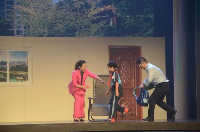 让城市添情怀 为文艺塑名家(图4) 让城市添情怀 为文艺塑名家(图4)