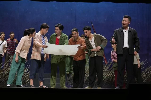 粤剧《惊蛰》入选全国优秀现实题材舞台艺术作品展演(图2) 粤剧《惊蛰》入选全国优秀现实题材舞台艺术作品展演(图2)