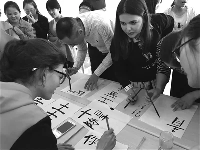 “一带一路”促青海教育蓬勃发展(图1) “一带一路”促青海教育蓬勃发展(图1)