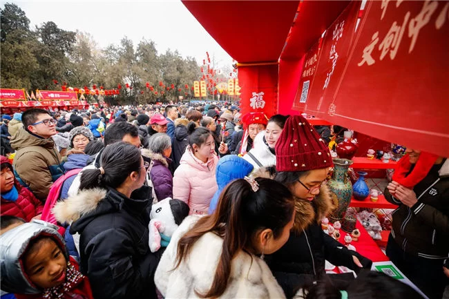 逛地坛文创市集 发现中国式生活美学(图1)