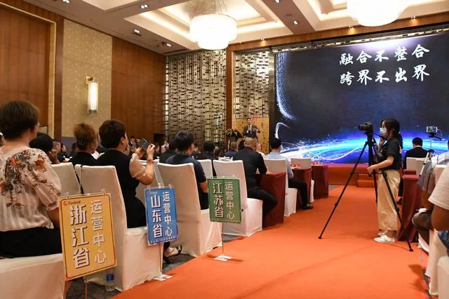 “火鸟数字商城”全球上线新闻发布会暨品牌招商交流会成都举办(图7) “火鸟数字商城”全球上线新闻发布会暨品牌招商交流会成都举办(图7)