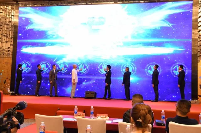 “火鸟数字商城”全球上线新闻发布会暨品牌招商交流会成都举办(图1) “火鸟数字商城”全球上线新闻发布会暨品牌招商交流会成都举办(图1)