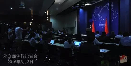 外媒又借“人权”挑衅 华春莹怒斥：这是傲慢与偏见(图2)