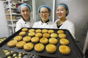 3个90后女大学生开甜品店 日营业额超千元(组)(图1)