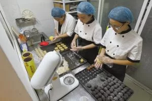 3个90后女大学生开甜品店 日营业额超千元(组)(图2)