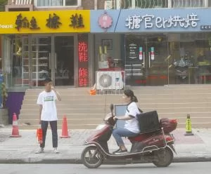 3个90后女大学生开甜品店 日营业额超千元(组)(图4)