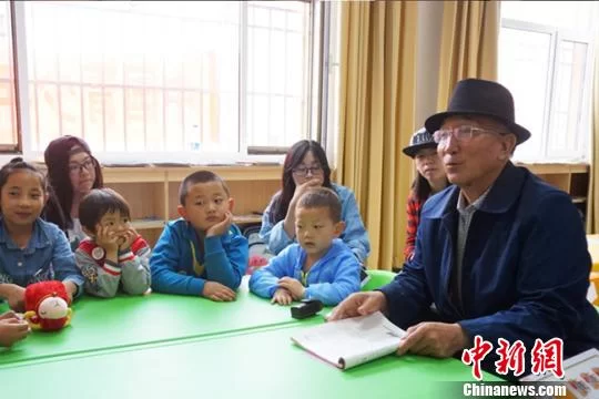 兰大学子“活化”陈列物 探索挖掘博物馆儿童教育(图1) 兰大学子“活化”陈列物 探索挖掘博物馆儿童教育(图1)