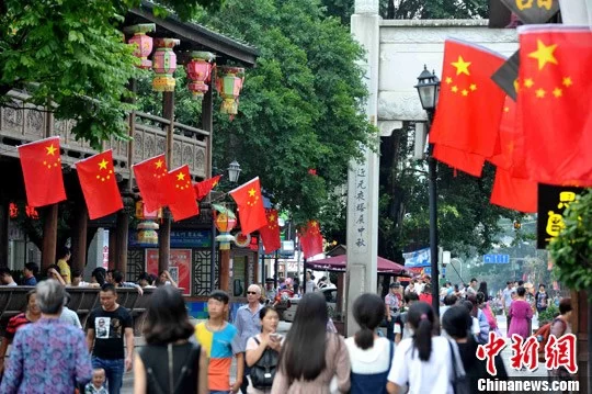 发改委:严查两节景区违规设“园中园”门票等行为(图1) 发改委:严查两节景区违规设“园中园”门票等行为(图1)