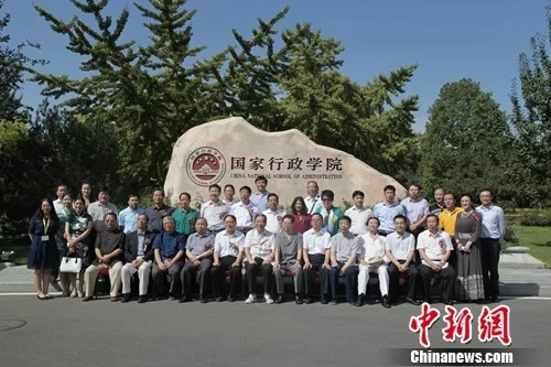 古今书画鉴赏暨田原作品展开幕 齐白石等名家作品亮相(图1) 古今书画鉴赏暨田原作品展开幕 齐白石等名家作品亮相(图1)