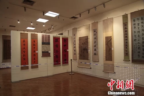 古今书画鉴赏暨田原作品展开幕 齐白石等名家作品亮相(图2) 古今书画鉴赏暨田原作品展开幕 齐白石等名家作品亮相(图2)