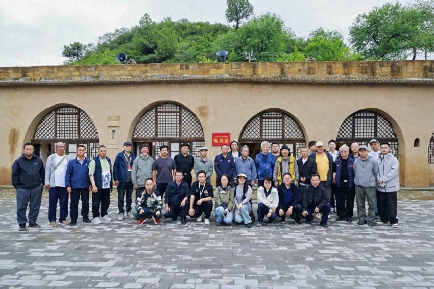 追寻红色足迹 写生甘泉象鼻子湾(图1)