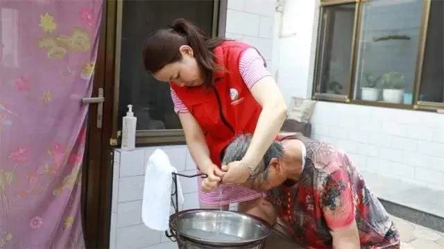 陕西神木：办好群众事 当好“服务员”(图3)