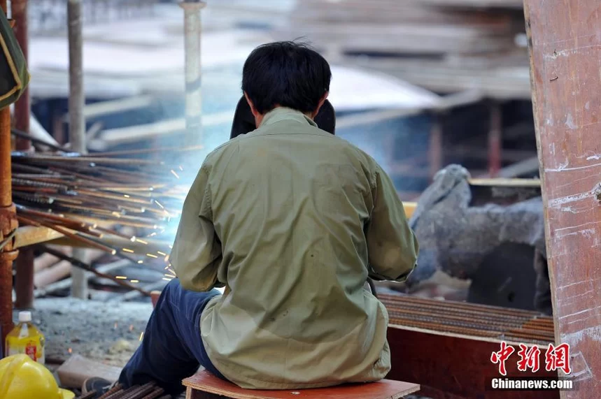 高温下的城市建设者