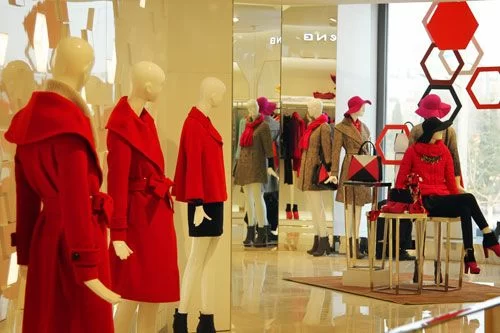 为促进品牌销售增长 国产女装掀跨界热潮(图3) 为促进品牌销售增长 国产女装掀跨界热潮(图3)