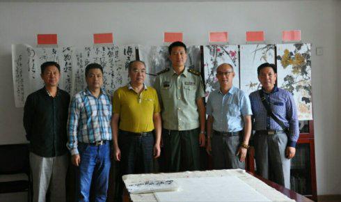 卓越书画院开展＂献礼建党95周年送书画进军营＂活动(图1)