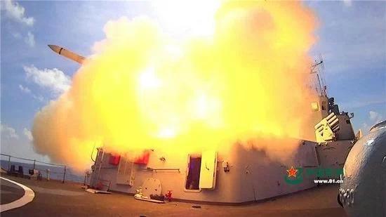 导弹怒射:中国海军三大舰队百艘舰艇西沙演兵(图1) 导弹怒射:中国海军三大舰队百艘舰艇西沙演兵(图1)
