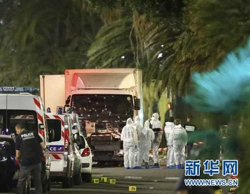 法国国庆遭恐怖袭击 法总统奥朗德:全国紧急状态延长3个月(图1) 法国国庆遭恐怖袭击 法总统奥朗德:全国紧急状态延长3个月(图1)