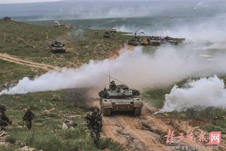 “朱日和A”演习进入实兵对抗(图1) “朱日和A”演习进入实兵对抗(图1)