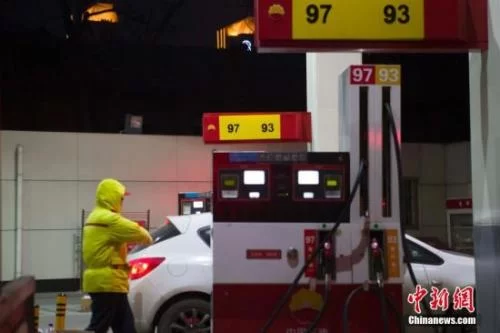 国内油价今日或年内第二次下调 回归“5元时代”(图1) 国内油价今日或年内第二次下调 回归“5元时代”(图1)