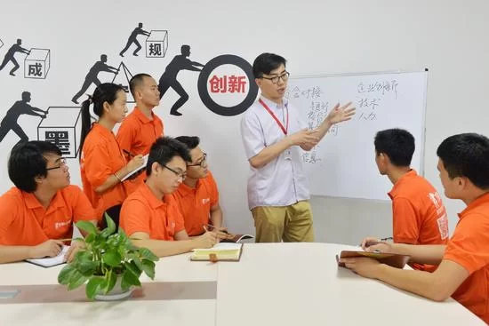 (众创空间助力创业) 中国寻求破解“就业难”与“招工难”并存困境(图1)