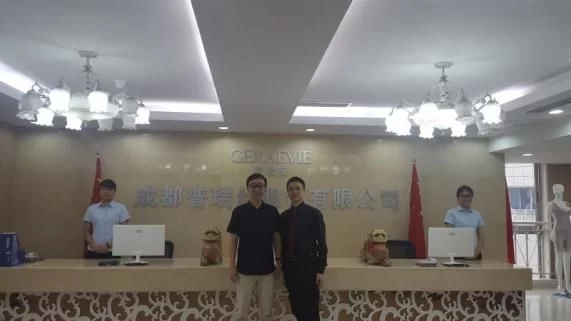 共有歌雅薇 携手共发展 成都市政协常委、市工商联副秘书长凌昌森一行到普瑞丝服饰公司调研并探讨(图3) 共有歌雅薇 携手共发展 成都市政协常委、市工商联副秘书长凌昌森一行到普瑞丝服饰公司调研并探讨(图3)