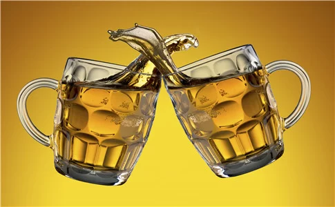 白酒和啤酒混着喝?小心伤胃伤肝患肝癌(图1) 白酒和啤酒混着喝?小心伤胃伤肝患肝癌(图1)