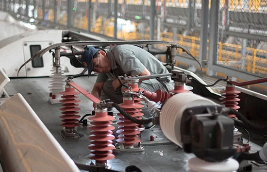 “动车医生”刘波:为“中国速度”保驾护航(图2) “动车医生”刘波:为“中国速度”保驾护航(图2)