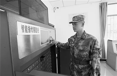 官兵请假外出“刷手机”就可出营门(图2) 官兵请假外出“刷手机”就可出营门(图2)