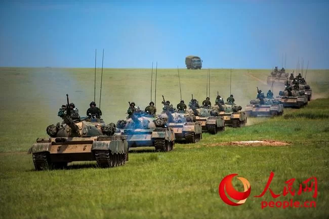 决战朱日和:金戈铁马军旗红 沙场点兵炮声隆(图1) 决战朱日和:金戈铁马军旗红 沙场点兵炮声隆(图1)