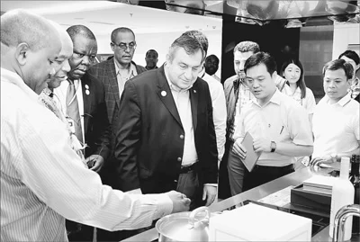 为世界经济增长贡献中国智慧(中国·世界经济“稳定器”)(图1) 为世界经济增长贡献中国智慧(中国·世界经济“稳定器”)(图1)